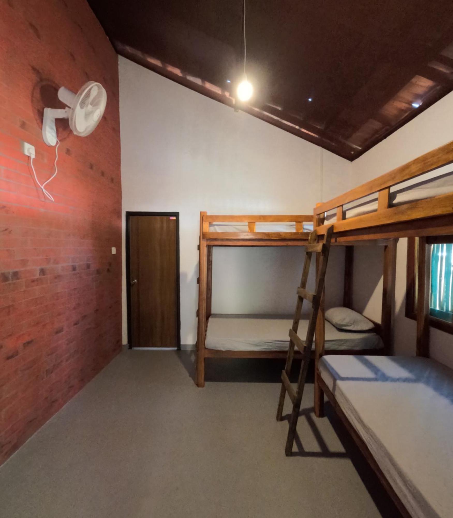 C U Hostel Тринкомалі Екстер'єр фото