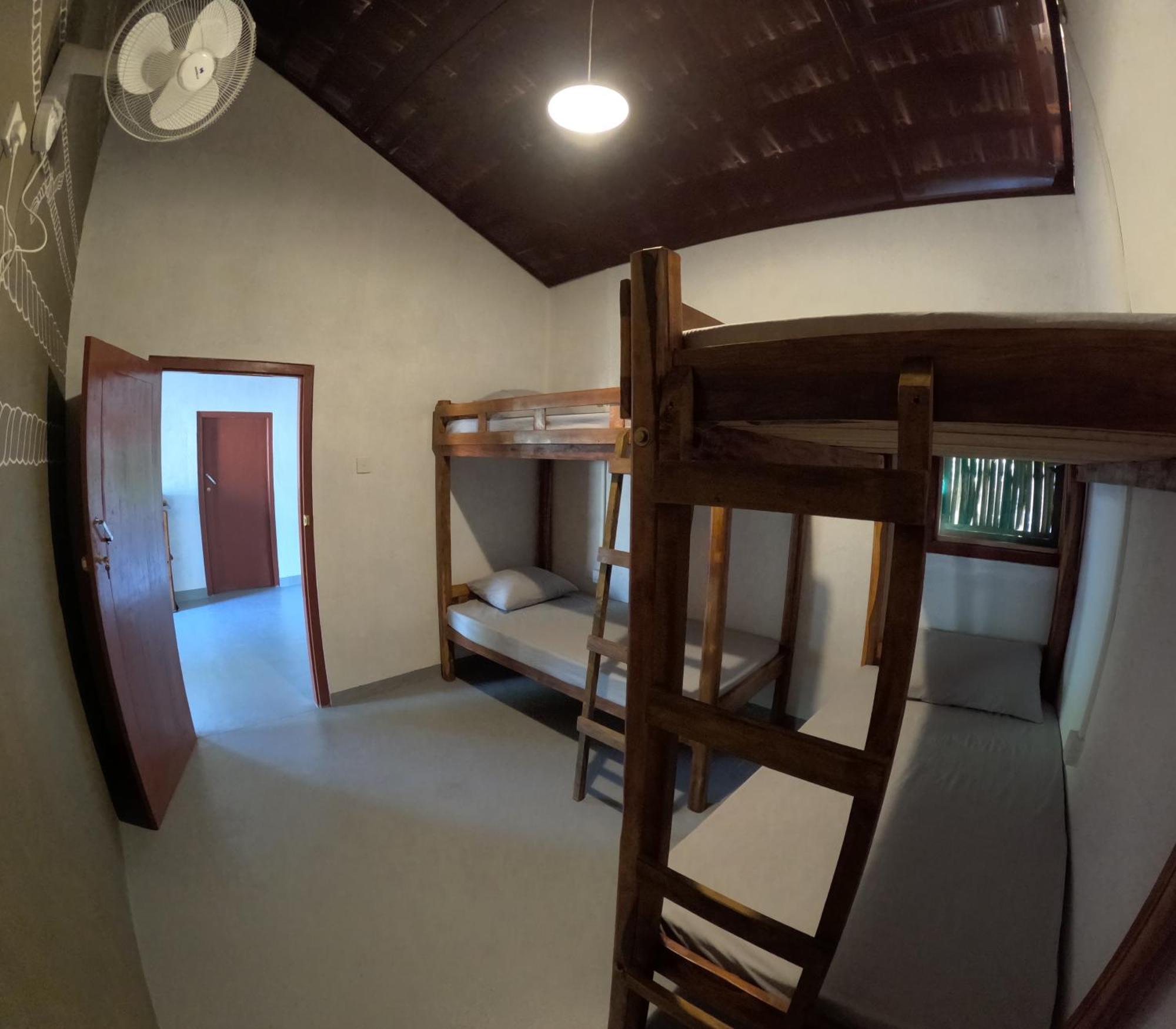 C U Hostel Тринкомалі Екстер'єр фото